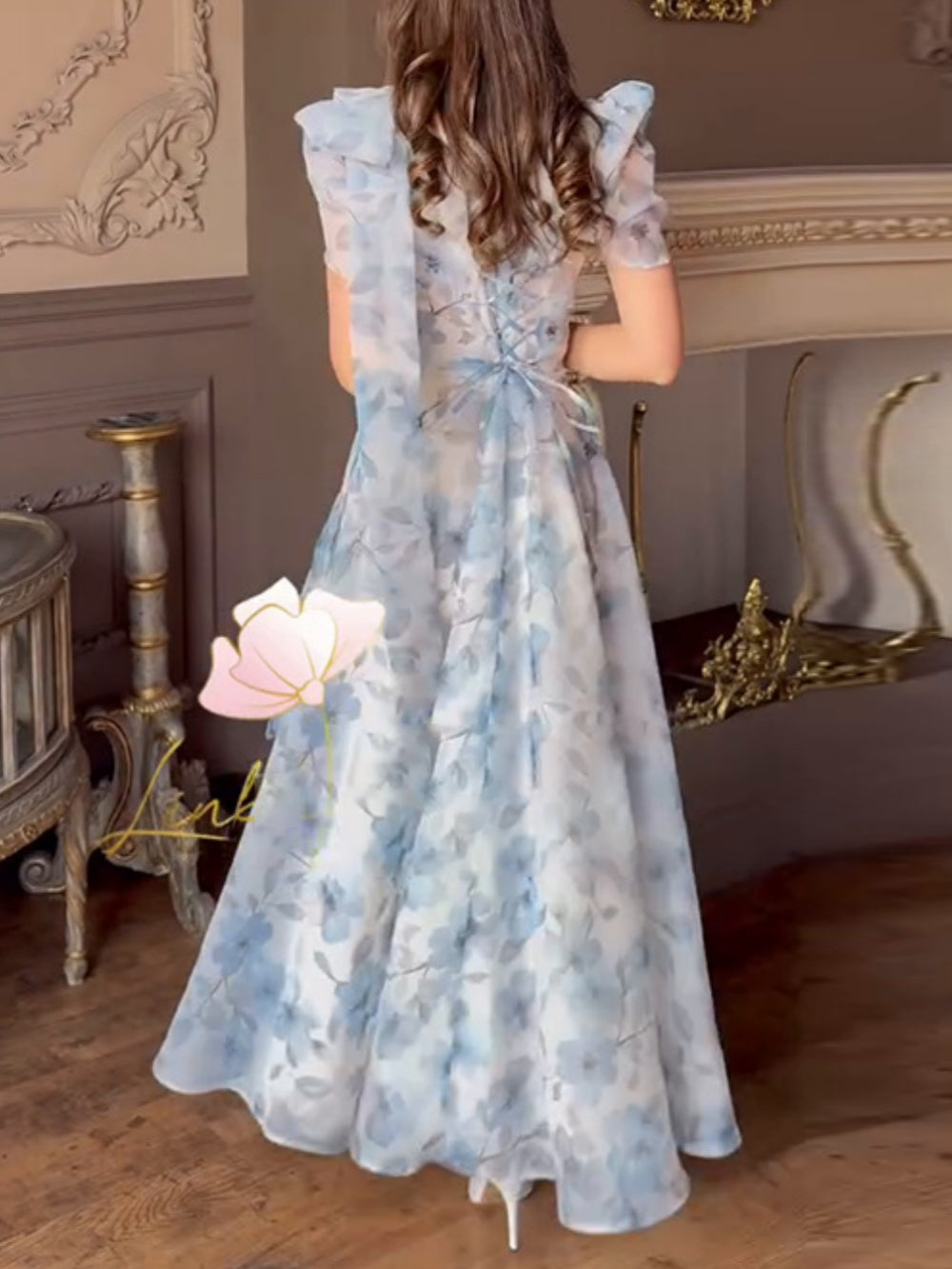 Elegant fitted printed dress with puff sleeves