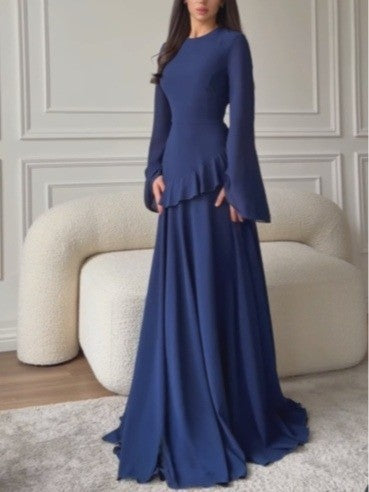 Flowy and lightweight long-sleeved luxurious dress