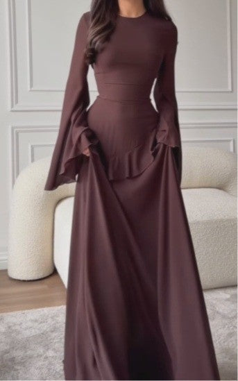 Flowy and lightweight long-sleeved luxurious dress
