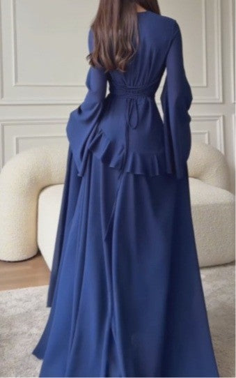 Flowy and lightweight long-sleeved luxurious dress