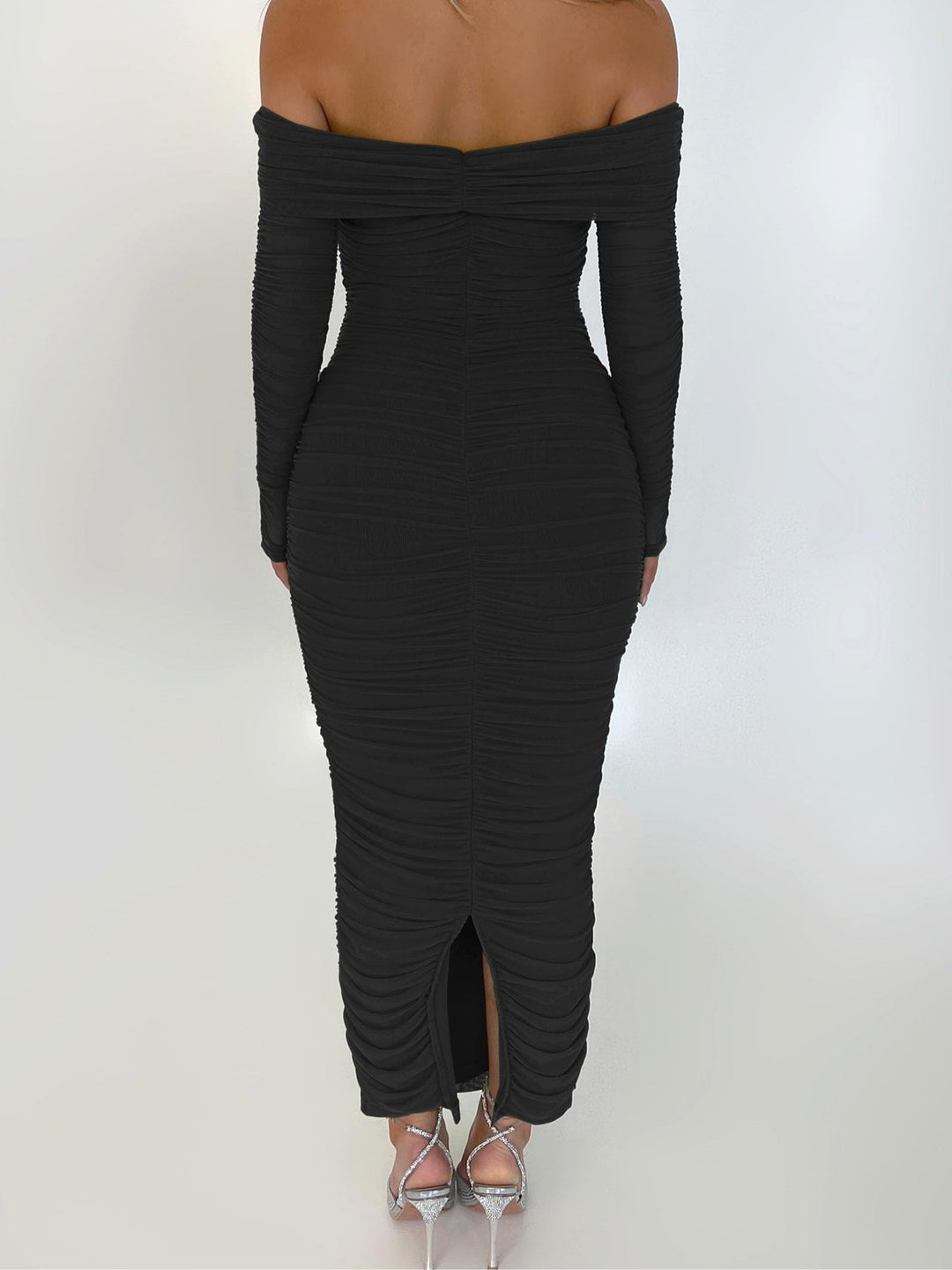 One-shoulder long-sleeved pleated slim dress